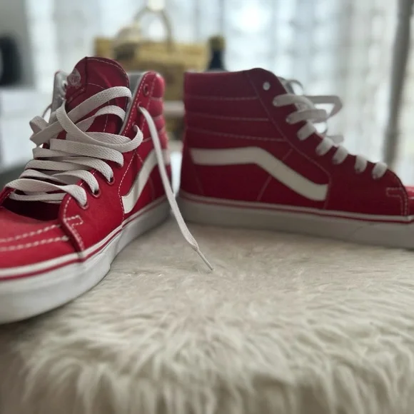 VANS HIGH TOP SNEAKERS! - Picture 3 of 6